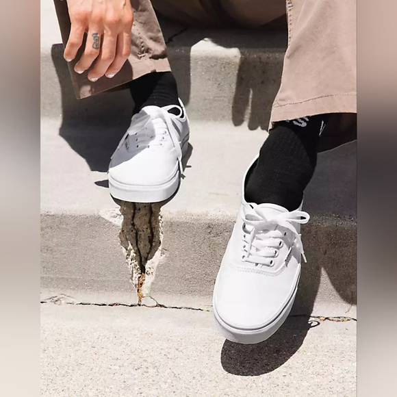 Vans Authentic Classic Low-Top Sneakers - White - Men's 3.5, Women's 5 - Picture 2 of 10